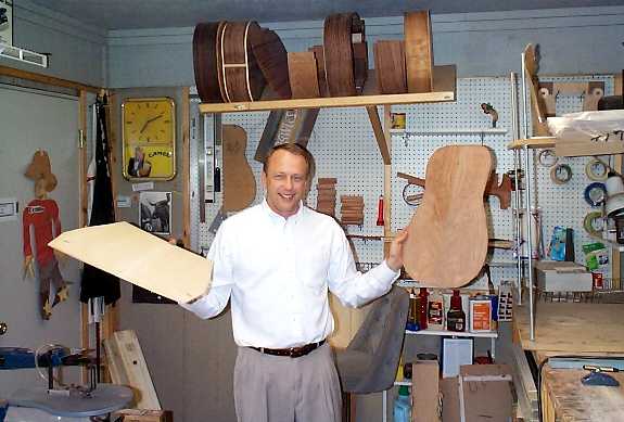 WhiteCollarLuthier.jpg (34339 bytes)